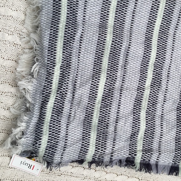 NWT blanket scarf - Picture 3 of 3